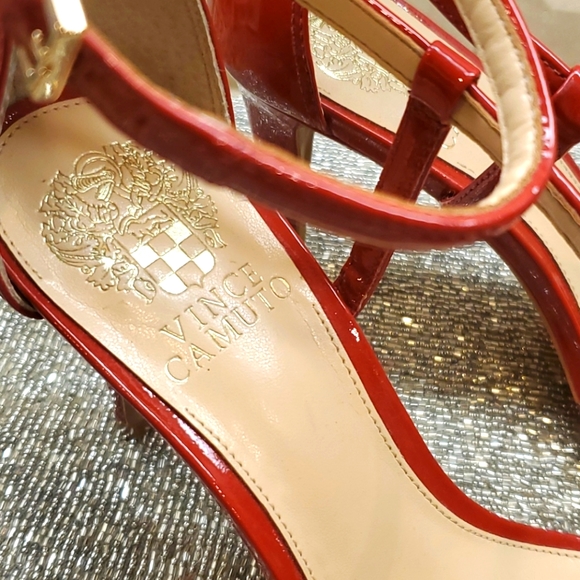SOLD!! VINCE CAMUTO Red Patent Sandals Heels - Picture 7 of 9